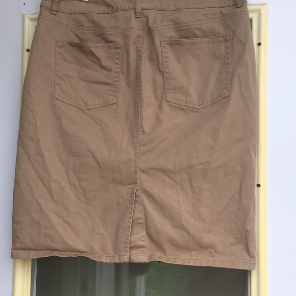 Chaps denim knee length skirt. Size 14 - Picture 2 of 4